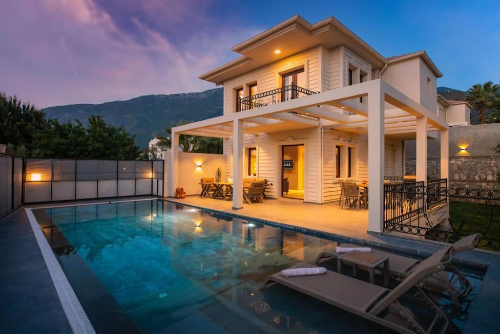Havuzlu Korunakli Jakuzili Villa Fethiye Luaran gambar