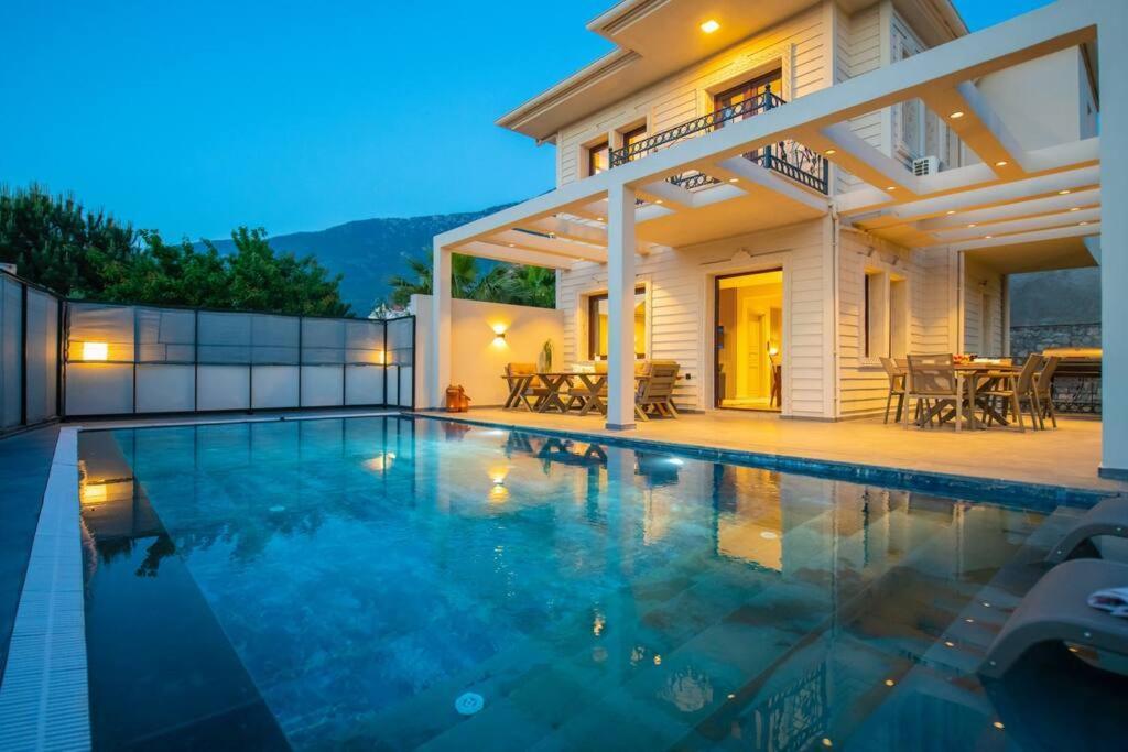 Havuzlu Korunakli Jakuzili Villa Fethiye Luaran gambar