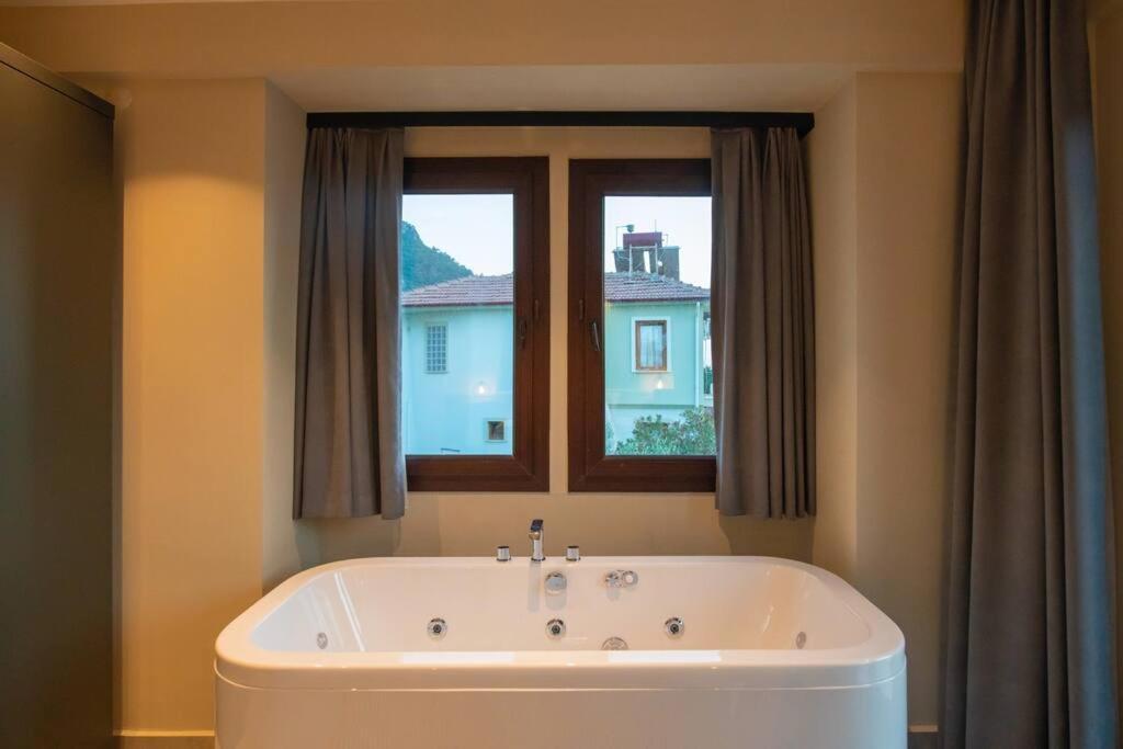 Havuzlu Korunakli Jakuzili Villa Fethiye Luaran gambar