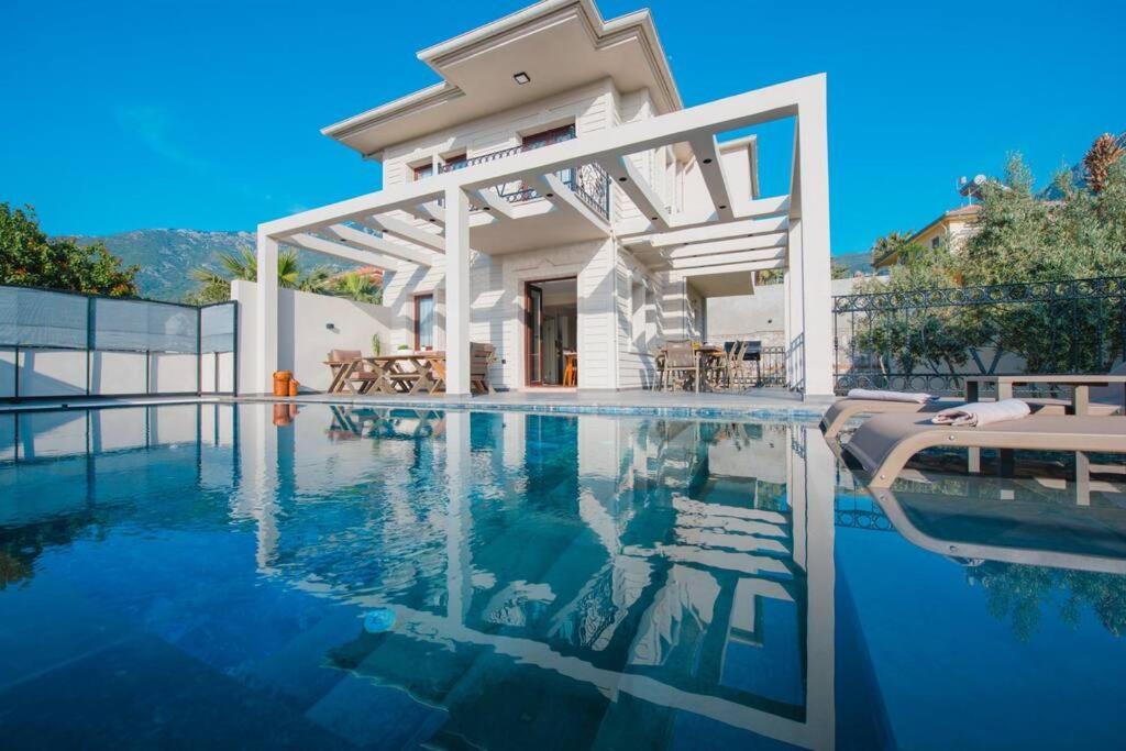 Havuzlu Korunakli Jakuzili Villa Fethiye Luaran gambar