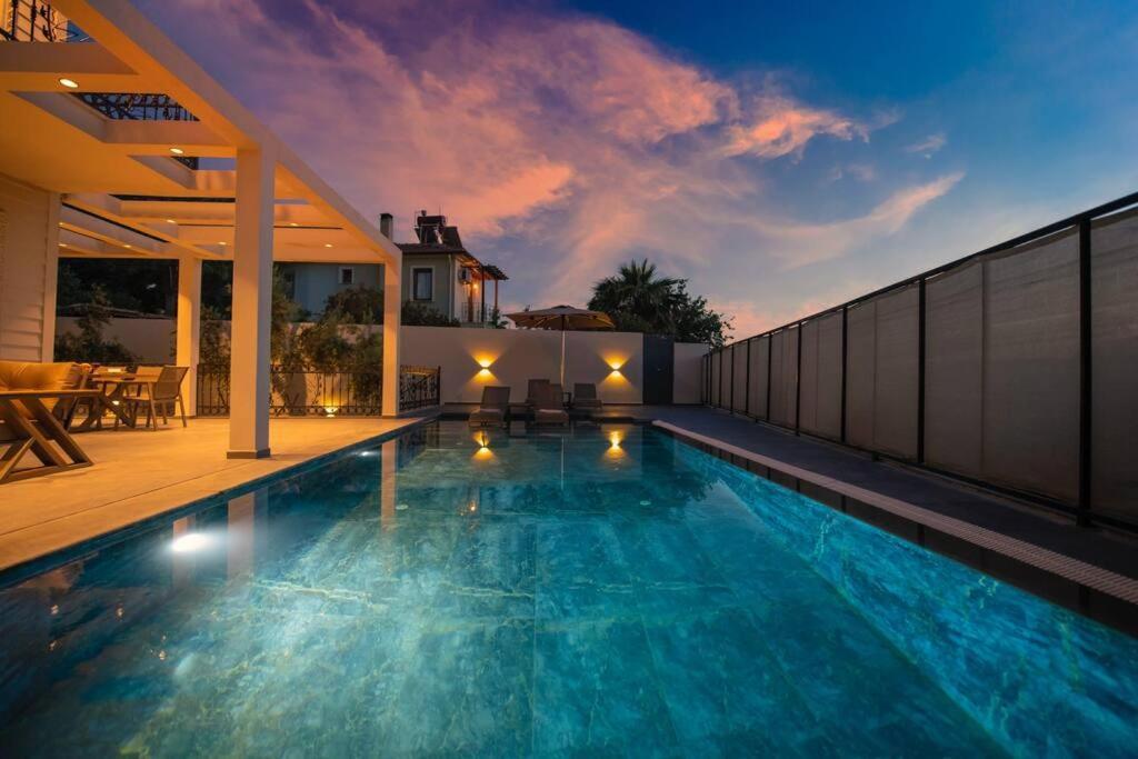 Havuzlu Korunakli Jakuzili Villa Fethiye Luaran gambar