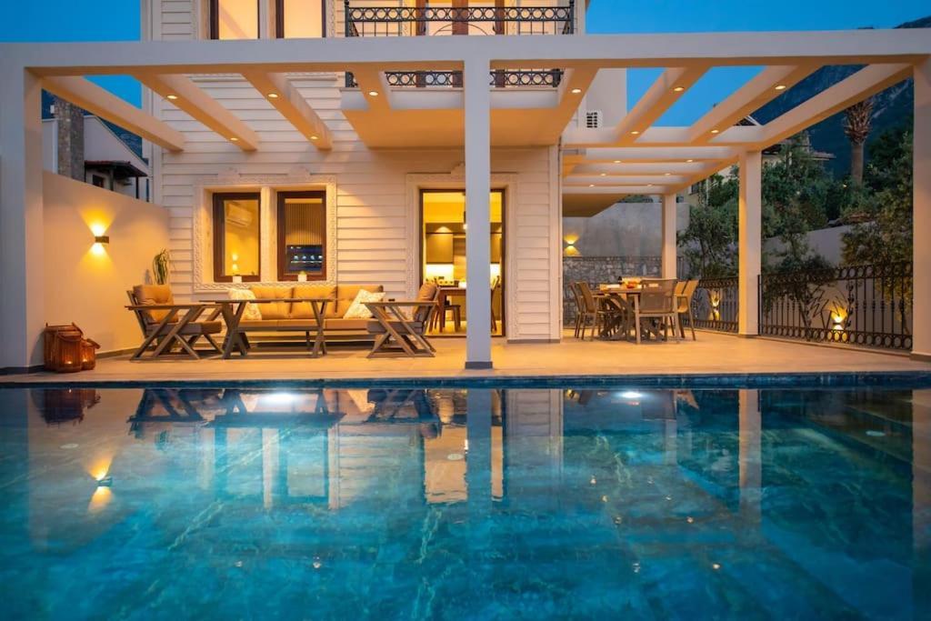 Havuzlu Korunakli Jakuzili Villa Fethiye Luaran gambar